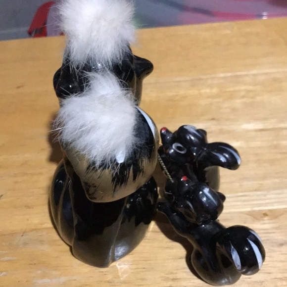 Japan Vintage Ceramic Skunk and Babies - Picture 6 of 10